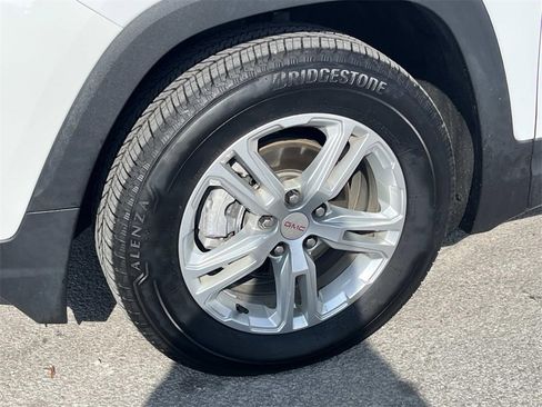 Used 2023 GMC Terrain SLE w/ Driver Convenience Package image 9