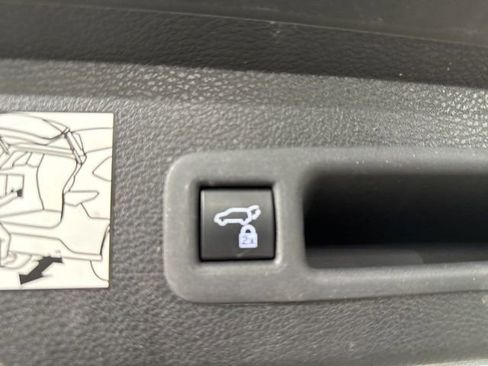 Used 2024 Toyota Sienna XLE w/ XLE Plus Package FWD image 13