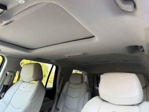 Used 2018 Cadillac Escalade Luxury image 12
