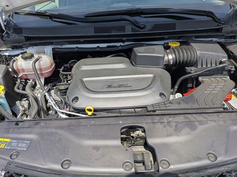 Used 2024 Chrysler Pacifica Touring-L FWD image 30