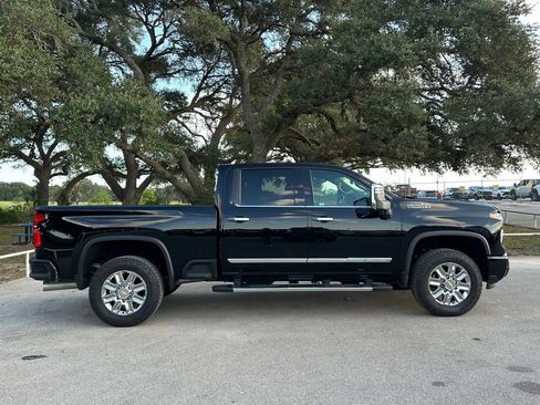 Used 2026 Chevrolet Silverado 2500 High Country w/ Technology Package AWD/4WD image 4