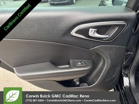 Used 2017 Chrysler 200 Limited Platinum w/ Comfort & Convenience Group image 22