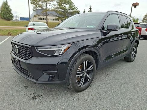 Used 2024 Volvo XC40 B5 Core image 6