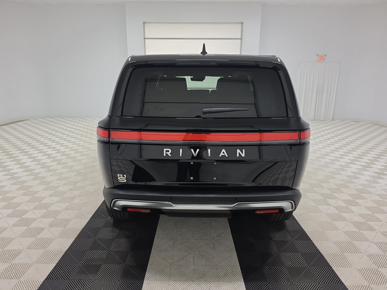 Used 2023 Rivian R1S Adventure Quad AWD/4WD image 4