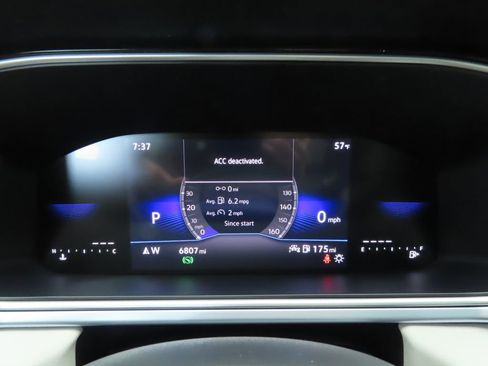 Certified 2025 Volkswagen Taos SE w/ Panoramic Sunroof Package image 32