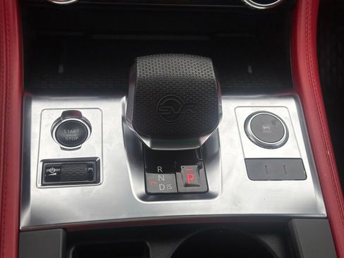 Used 2021 Jaguar F-PACE SVR image 34