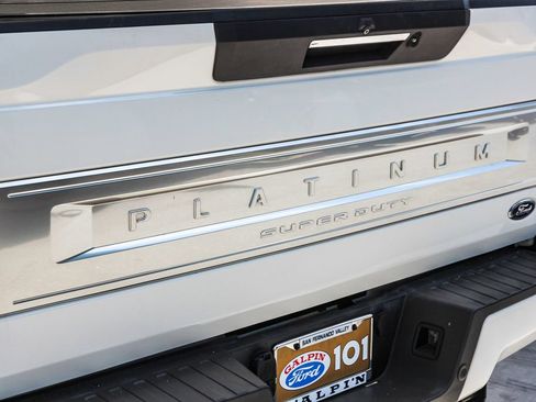 Certified 2022 Ford F450 Platinum w/ FX4 Off-Road Package AWD/4WD image 8