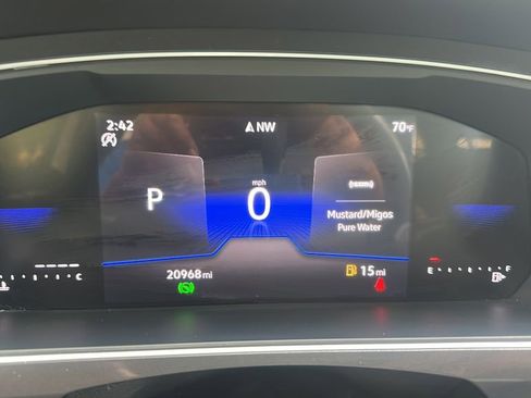 Certified 2024 Volkswagen Tiguan SE FWD image 30