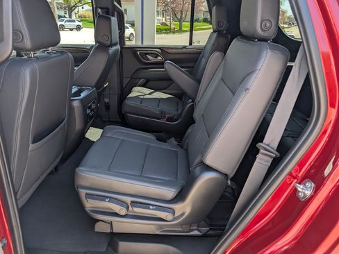 Used 2024 Chevrolet Tahoe Z71 w/ Luxury Package AWD/4WD image 13