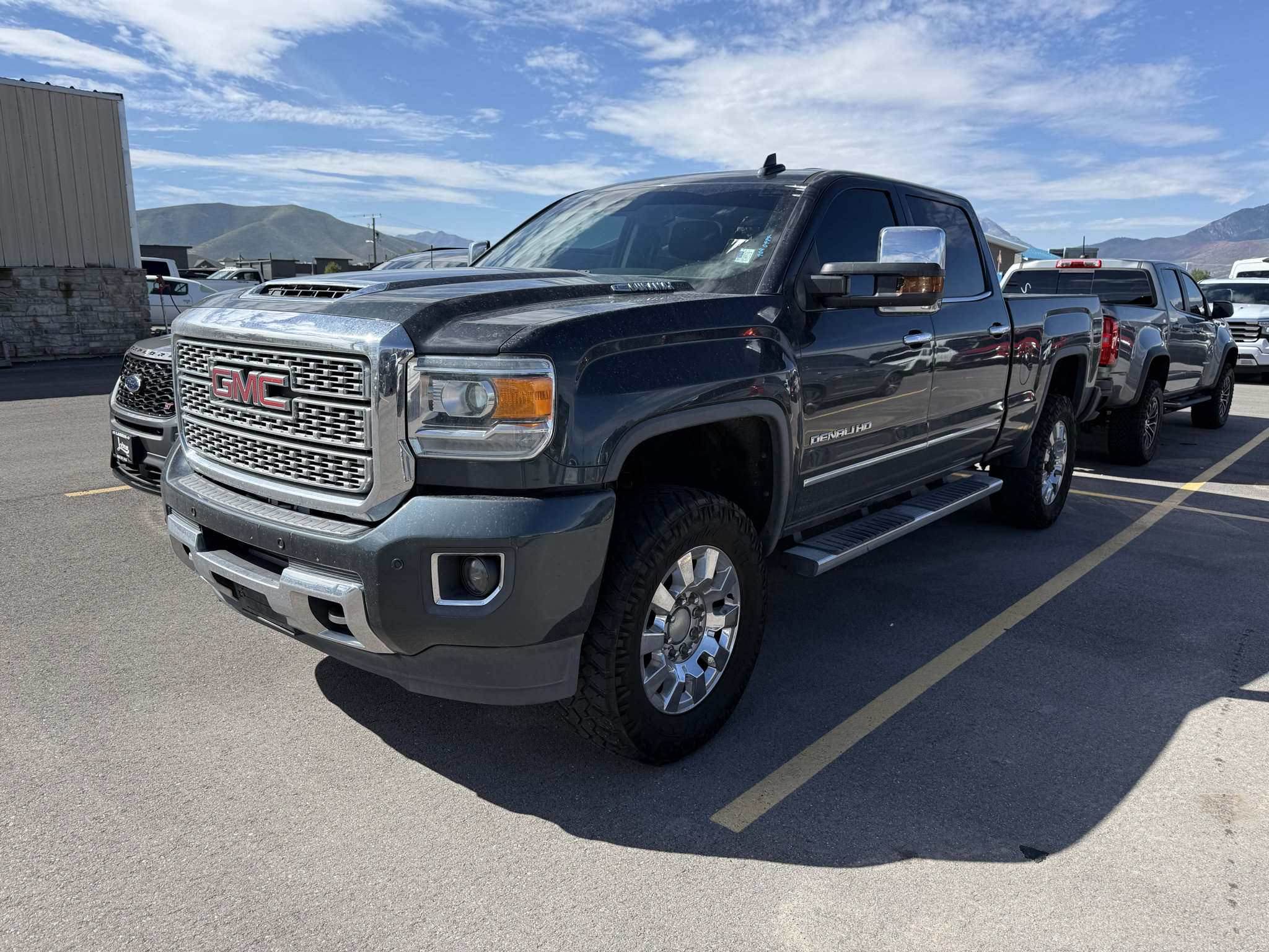 Used 2019 GMC Sierra 2500 Denali w/ Duramax Plus Package AWD/4WD image 3