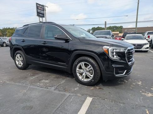 Used 2023 GMC Terrain SLE w/ Driver Convenience Package FWD image 2