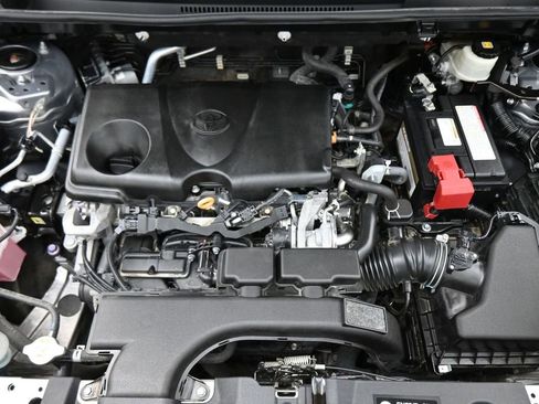 Used 2021 Toyota RAV4 XLE w/ Convenience Package FWD image 18