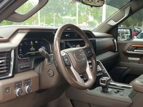 Used 2023 GMC Sierra 1500 Denali w/ Denali Reserve Package AWD/4WD image 10