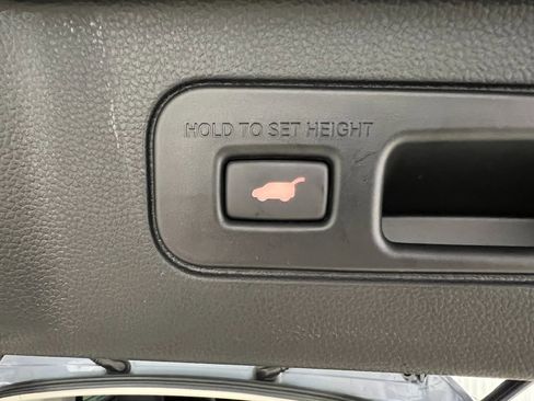 New 2025 Honda Pilot Touring image 38