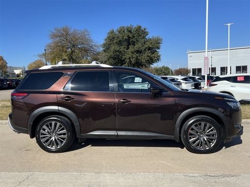 Certified 2022 Nissan Pathfinder SL w/ SL Premium Package image 3