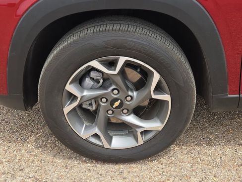 Used 2025 Chevrolet Trax LT FWD image 10