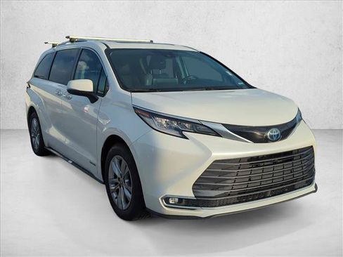 Certified 2021 Toyota Sienna Limited FWD image 3