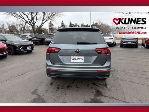 Used 2024 Volkswagen Tiguan SE image 6