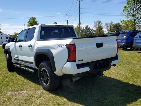 Used 2025 Toyota Tacoma TRD Off-Road AWD/4WD image 23