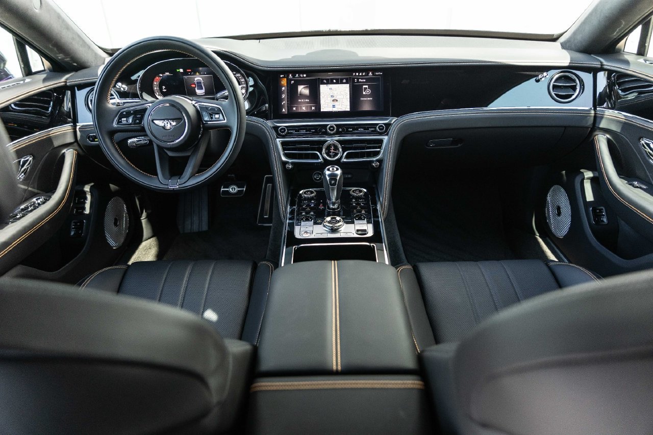 Certified 2025 Bentley Flying Spur Plug-In Hybrid AWD/4WD image 4