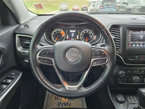 Used 2019 Jeep Cherokee Latitude Plus w/ Comfort/Convenience Group image 21