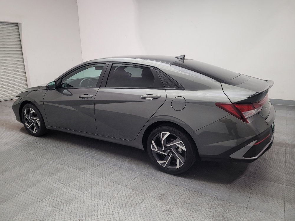 Used 2025 Hyundai Elantra Sport FWD image 3