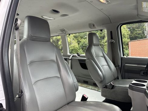 Used 2010 Ford E-350 and Econoline 350 Extended Wagon Super Duty image 24