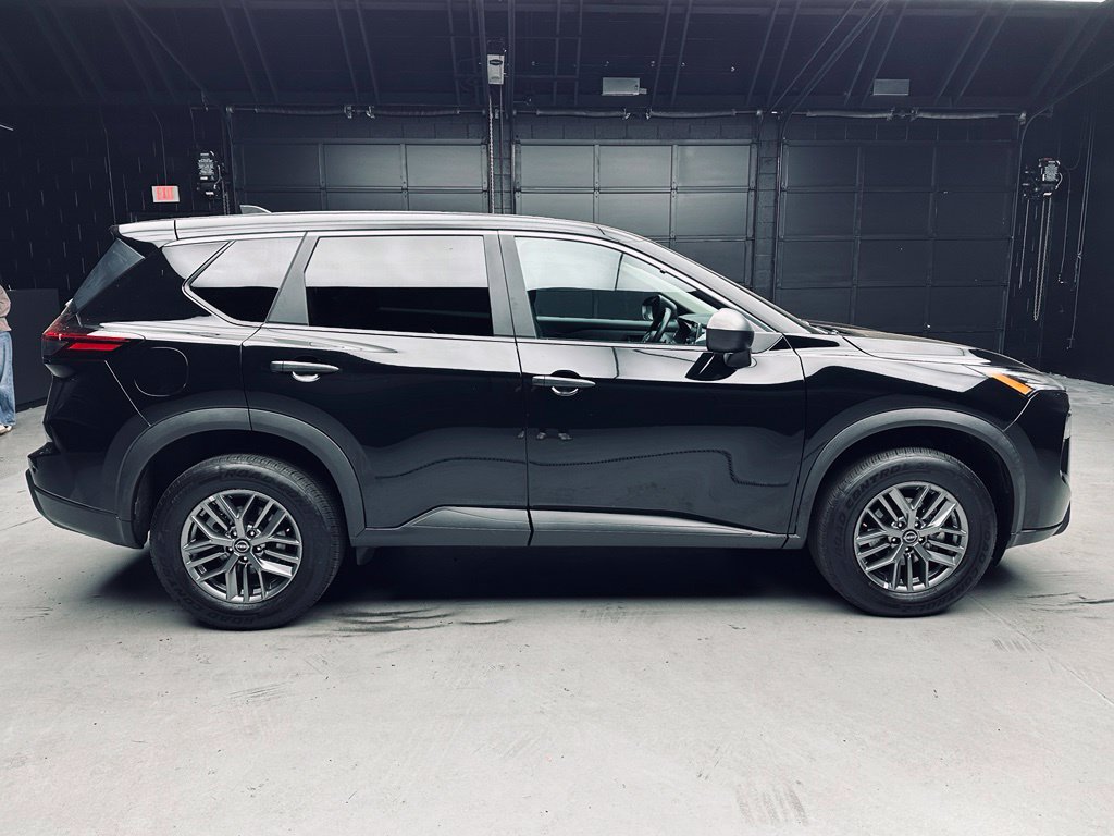 Used 2024 Nissan Rogue S AWD/4WD image 8