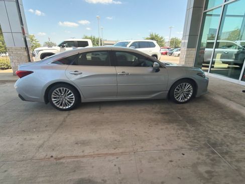 Used 2020 Toyota Avalon Limited w/ Advanced Safety Package FWD image 9