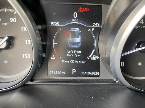 Used 2017 Land Rover Discovery Sport SE AWD/4WD image 15