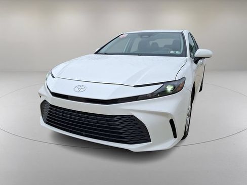 Used 2025 Toyota Camry LE FWD image 4