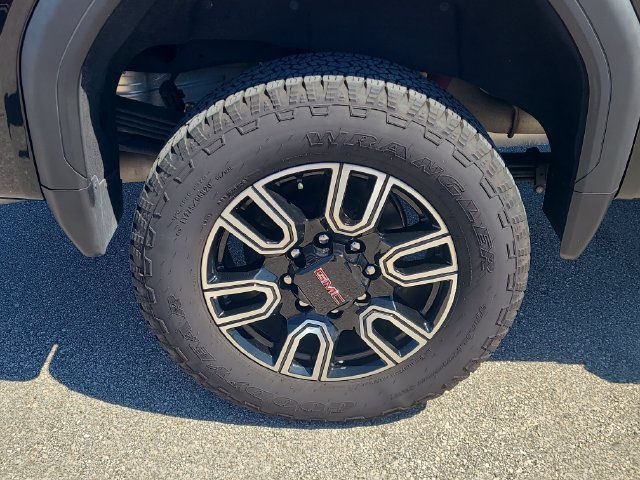 Used 2023 GMC Sierra 2500 AT4 w/ AT4 Premium Plus Package AWD/4WD image 7