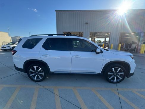 Certified 2023 Honda Pilot Touring image 9