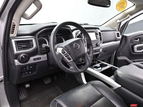 Used 2018 Nissan Titan PRO-4X w/ Pro-4x Convenience Package AWD/4WD image 16