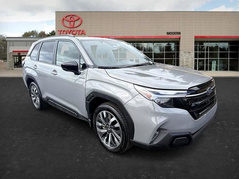 Used 2025 Subaru Forester Touring w/ Touring Package image 3