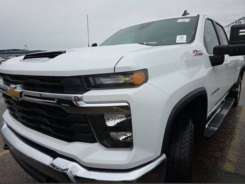 Used 2024 Chevrolet Silverado 2500 LT AWD/4WD image 1