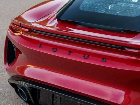 Used 2025 Lotus Emira RWD image 9