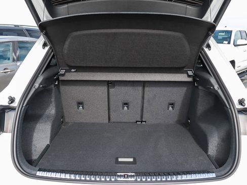 New 2025 Audi Q3 2.0T Premium image 37