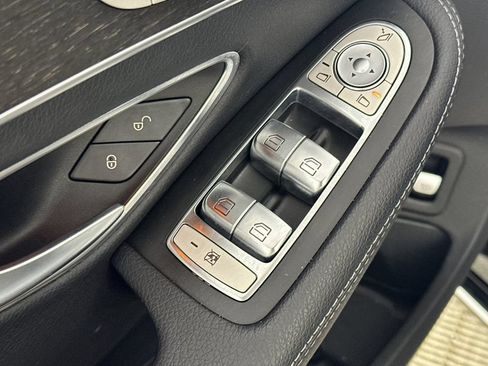 Used 2019 Mercedes-Benz C 300 Sedan image 12