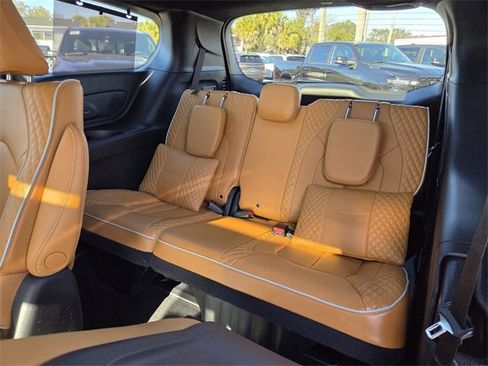Used 2021 Chrysler Pacifica Pinnacle image 18
