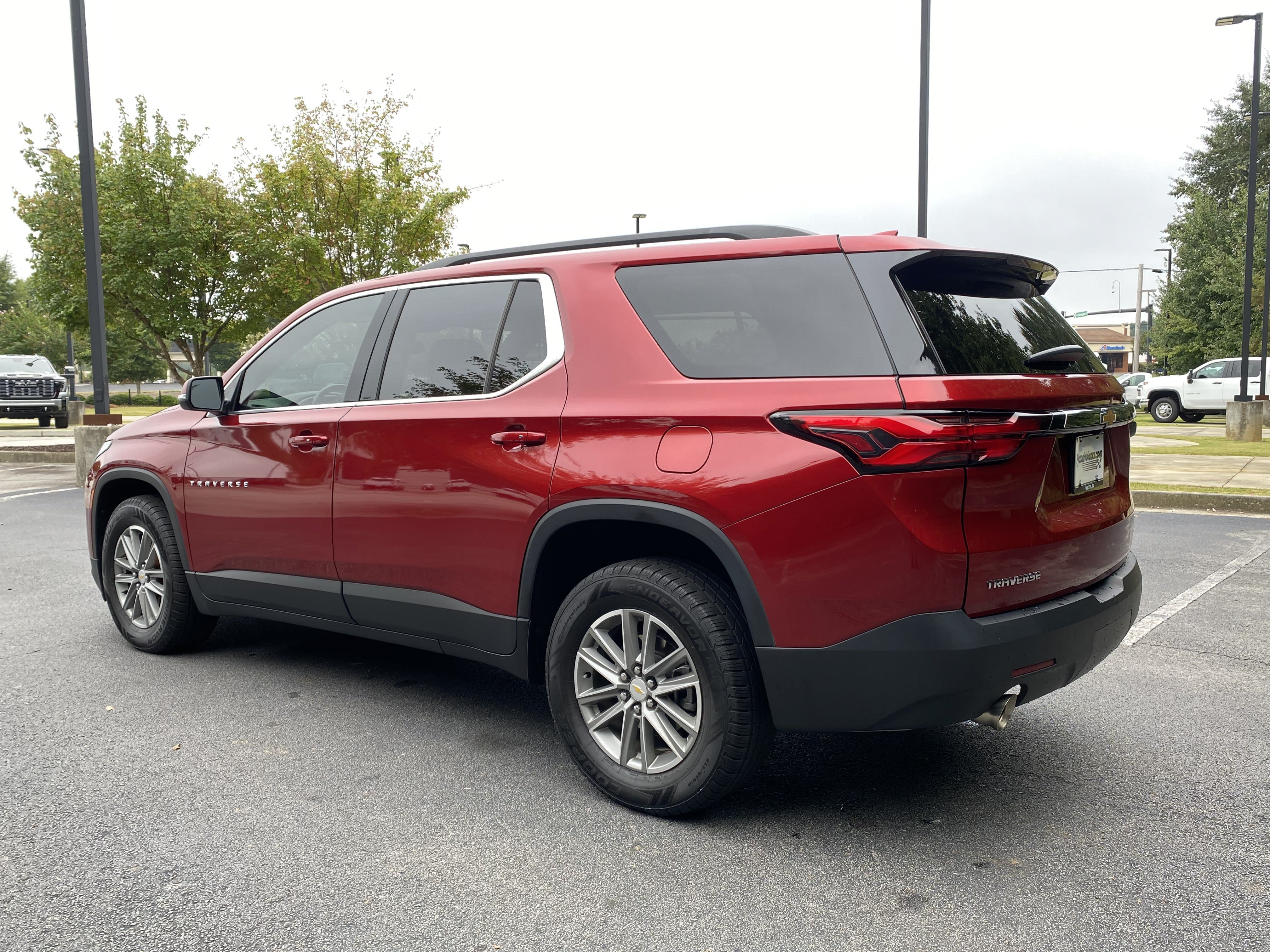 Used 2023 Chevrolet Traverse LT FWD image 7