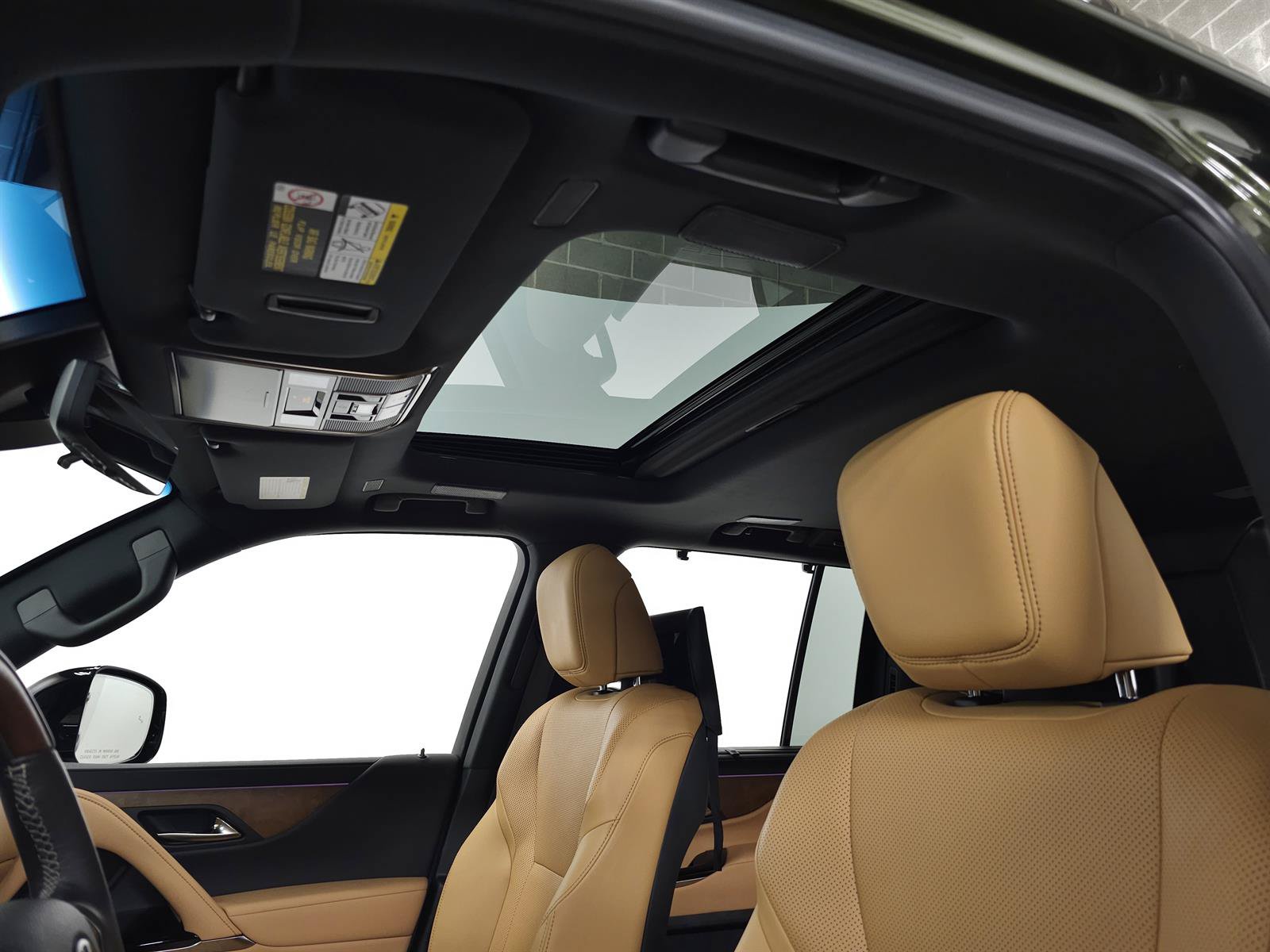Used 2025 Lexus LX 600 4WD w/ Luxury Package image 21