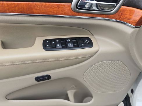 Used 2012 Jeep Grand Cherokee Overland AWD/4WD image 16