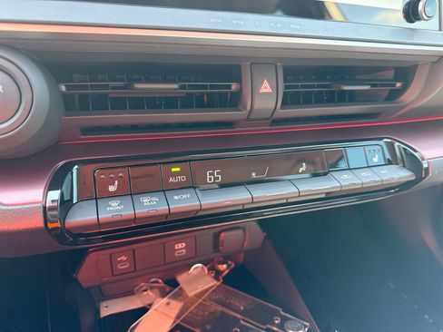 Certified 2025 Toyota Prius Plug-In Hybrid image 17