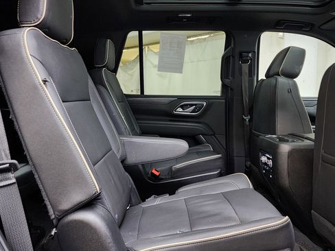 Used 2022 GMC Yukon SLT w/ SLT Premium Package image 19