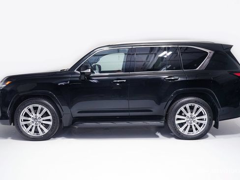 Used 2026 Lexus LX 700h Ultra Luxury w/ Accessory Package (Z1) AWD/4WD image 4