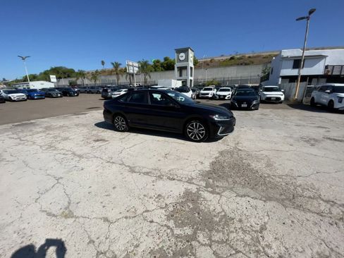 Used 2025 Volkswagen Jetta SE image 16