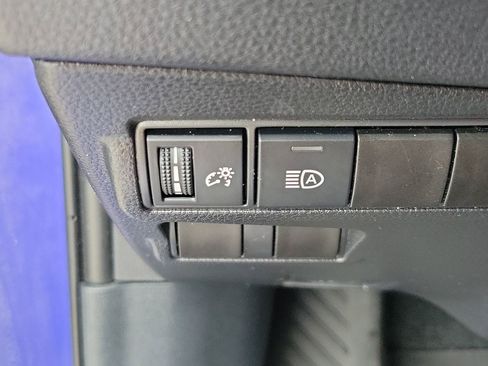 Used 2025 Toyota Corolla Cross LE w/ Moonroof Package FWD image 30