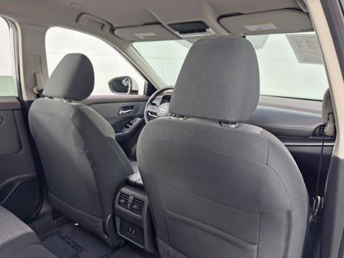 Used 2023 Nissan Rogue SV FWD image 31