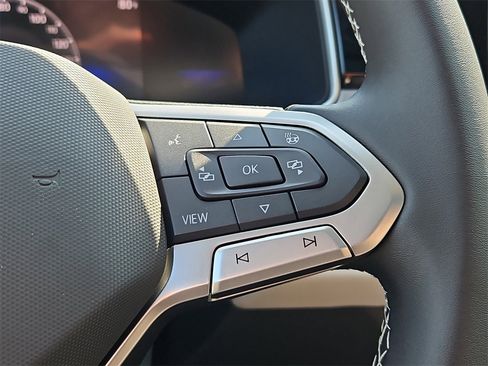 New 2025 Volkswagen Taos SE image 16